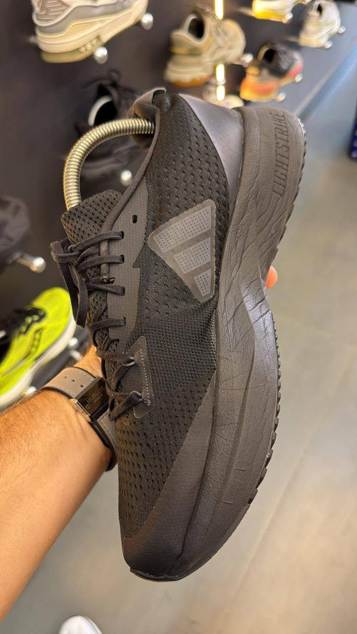 حذاة ماركة Adidas Adizer الاصلي شرط قطعة مرتبة استعمال قليل جداً 
سعره 85 الف بيه مجال كلش قليل مكفول 
***********
