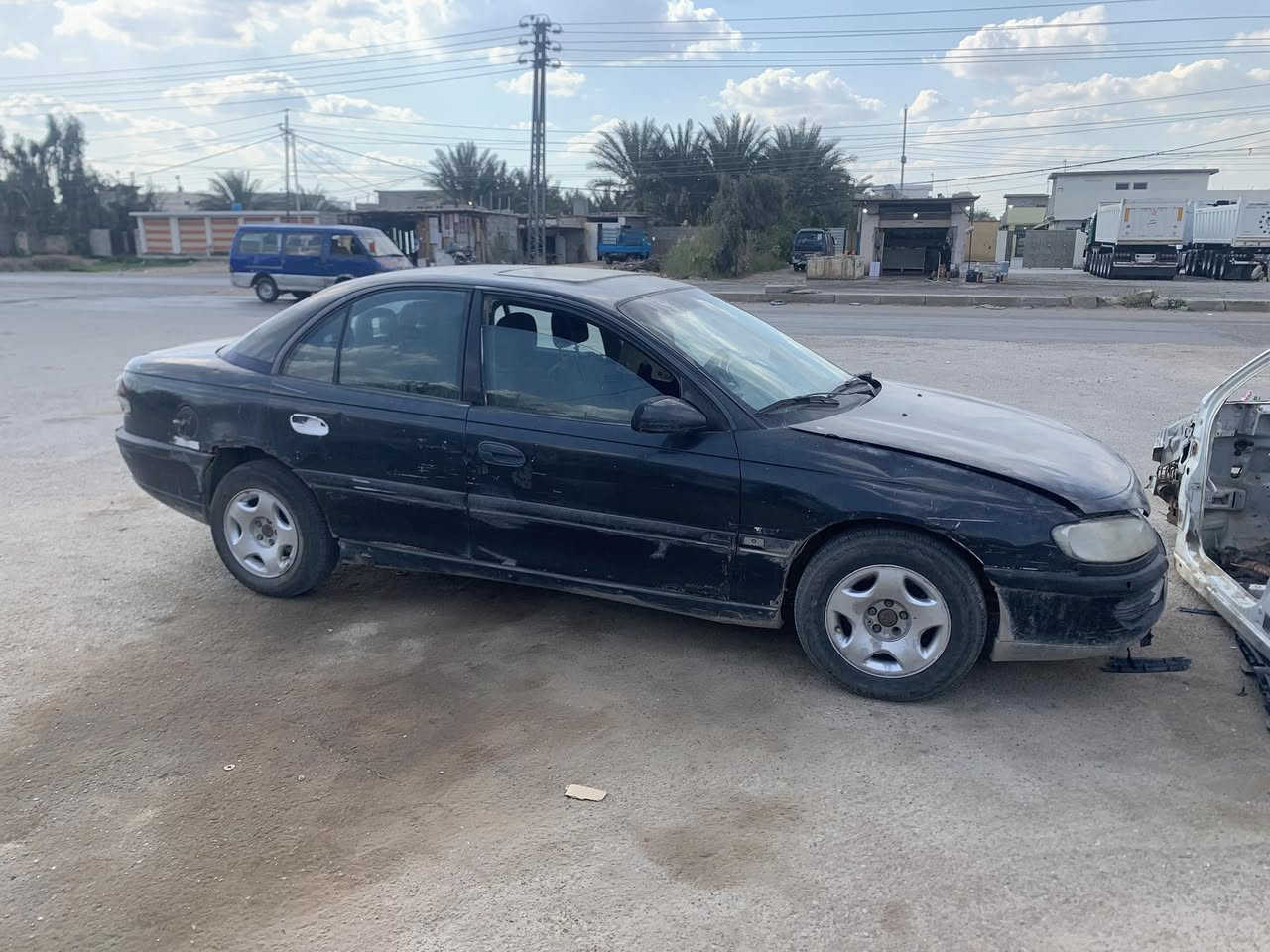 سلام عليكم غراض اوبل بزون. بطاين على ٢٠ الف. 
كلة امامية كلش نضيفة. ب ٤٠ الف. 
شنو تريد يوجد توصيل *********** 
كيلون الزوج ١٥ 
صدر خلفي درايم شفت ناعم زوج ٨٠
