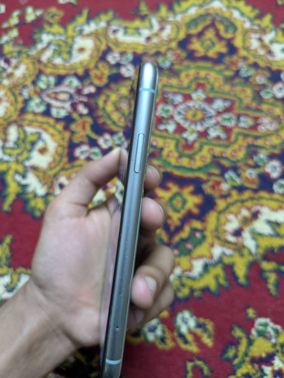 ايفون 11
ذاكره 256 و بلادي بطاريه 88% فقط شاشه قطعه اصليه من ابل مستبدله وفيس ايدي شغال وسليم 100% 
يحمل شريحتين الجهاز ونظافه 90% تامه يعني فقط الضهر تستبدله 
الكارتون فقط موجود . للعلم الكارتون الاصلي طابق واخذ

السعر 200 الف د.ع

العنوان: بصره ابو الخصيب حي العسكري قرب سنتر عبدلله 
الرقم: ***********
