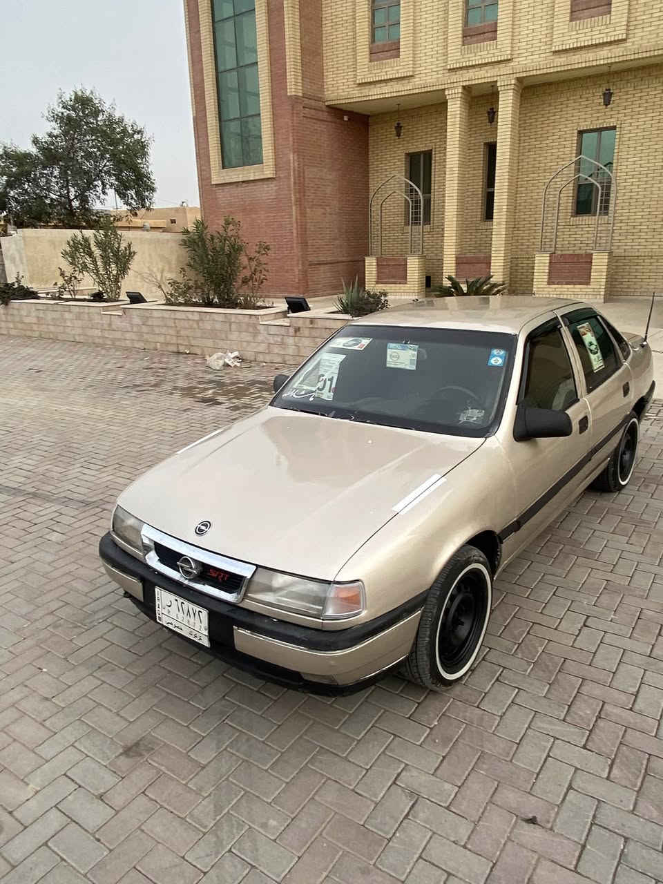 سلام عليكم
للبيع أوبل ڤكترا حجم 16
رقم كركوك سنويه لل 2029وهزه جديد دفتر بانزين بيها
كير ومحرك شرط 
صدر جديد تخم تاير جديد 
كهربائيات كلها شغاله 
بطاين بوب جدد السياره غرفتها جديده 
سياره جاهزه للخير مابيها مصرف الف 
السعر 37وبيها مجال للشراي***********مكان تكريت
