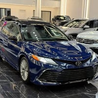 كامري XLE • ٦ سلندر • عداد ٣٥ الف