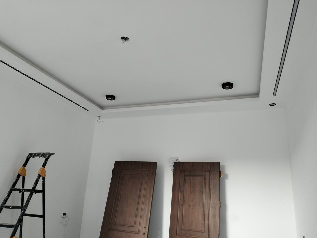 السلام عليكم صباغ متفرغ شغل درجه اولى استلام مهندس صبغ طلس سنفره رطوبه بديل الخشب بديل الرخام  ورق جدار كل انواع الصبغ  قطعي الاستفسار فلوجه ***********
