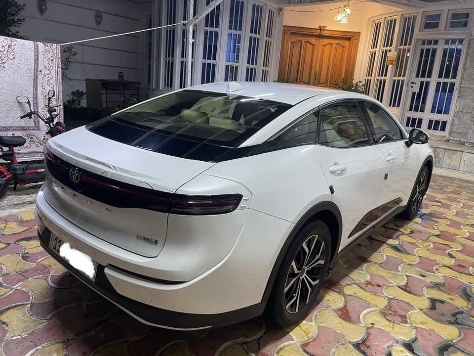 السلام عليكم 🫡
كراون موديل 2023 بغداد 
محرك 2500 تنفس طبيعي 
مواصفات 
سقف فتحه 
كشنات جلد خزن ميموري 
الكشنات الاماميه والخلفيه تحكم وتدفئه وتبريد 
كامرات رادار امامي خلفي جانبي 
مري قلاب 
شاشه كار بلي 
قياده ذاتيه 
ثلاث انظمه قياده 
سماعات جي بي ال GBL
مكفوله كفاله عامه من كلشي 
مكان السياره الاعظميه 
الاتصال/ ***********
السعر 315 وبيه مجال

