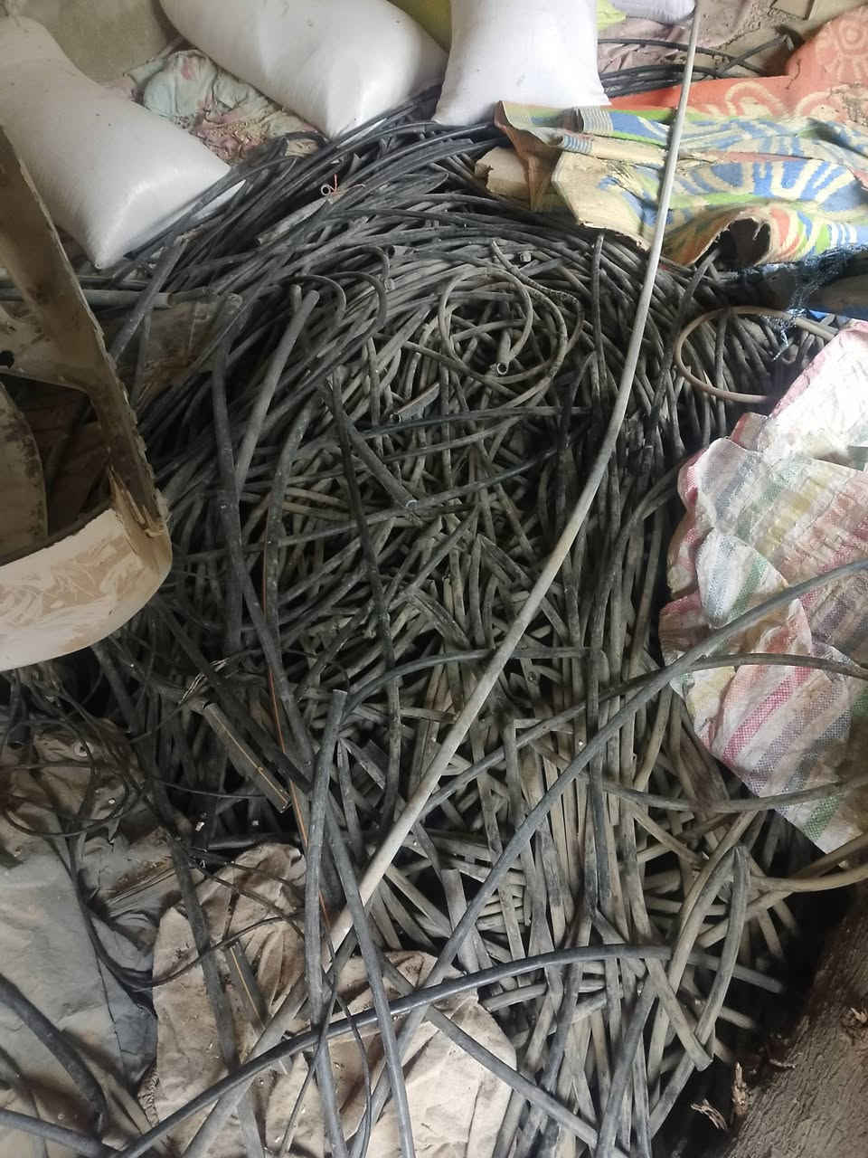 صوندة سقي زراعيه 10.000متر للبيع نظيفه مع المرشات متواجد على الواتساب و الاتصال على الرقم***********
