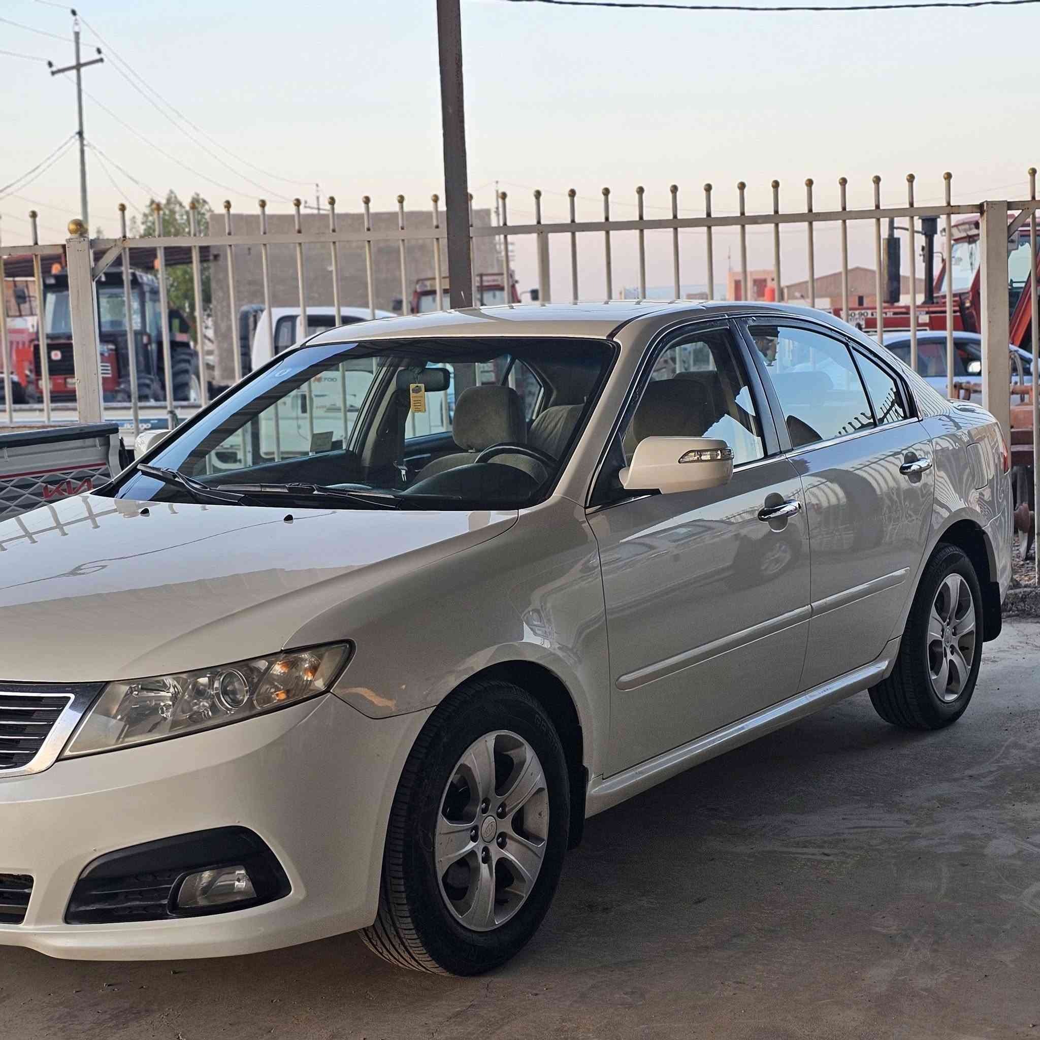 السلام عليكم 
اوبتما خليجي كفالة عامة
فول مواصفات 
موديل 2009 
رقم بغداد انكليزي 
فتحة 
حساسات  امامي خلفي
كامرا 
المكان واسط الزبيدية 
للأستفسار 
*********** 
***********
سعر 122 بيه مجال
