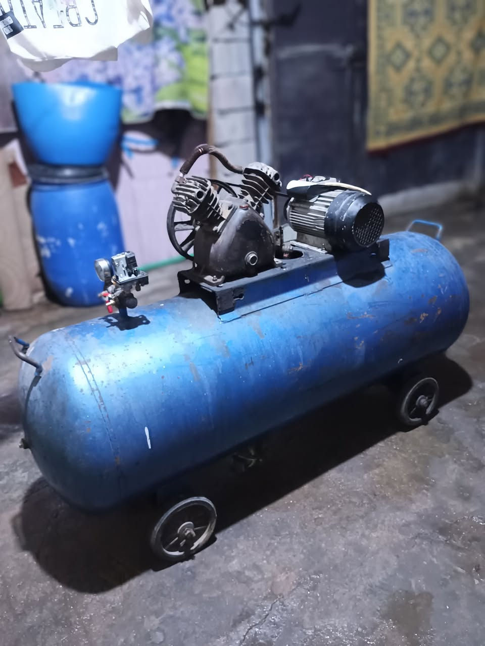 السلام عليكم كمبريسره هواه البيع شغال حجم 300التر عوزه بس تاروسه لين تاروسه مالته عاطله ماطوره 3حصان سعره 400 بي مجال مكاني بصره المعقل الستفسار ***********
