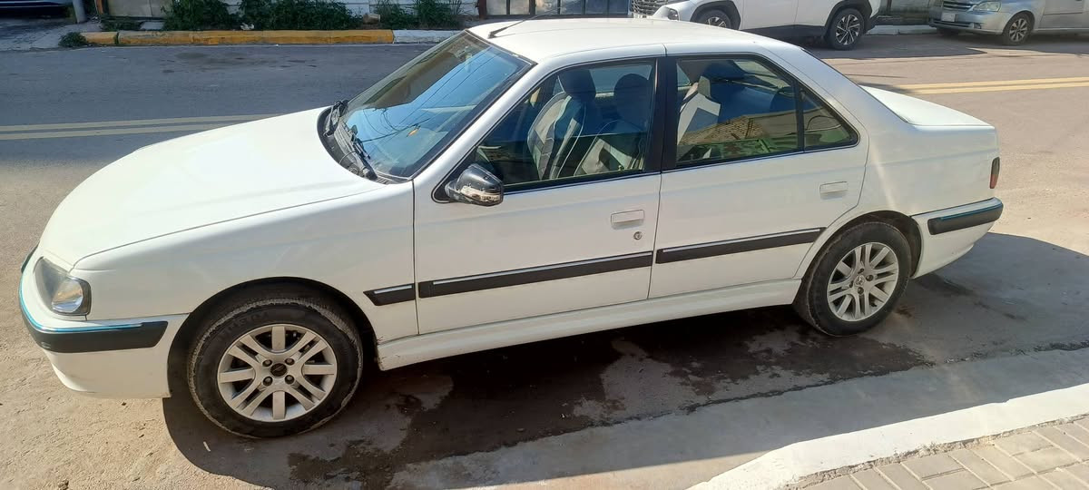 سلام عليكم بيجو بارص موديل 2022 سياره كير ومكينه خير من الله صدر أمامي جديد صدر الخلفي نص عمر بيها بارد باب السايق والجاملغ الامامي عكس السايق مكان السياره بغداد الحرية سعر 63 وبيها مجال للاستفسار الاتصال ***********
