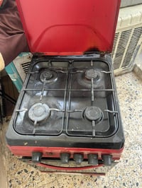 طباخ النوال اربع عيون اثنين يستغلن واثنين يحتاجن كاكات بس الفرن شغال ل...