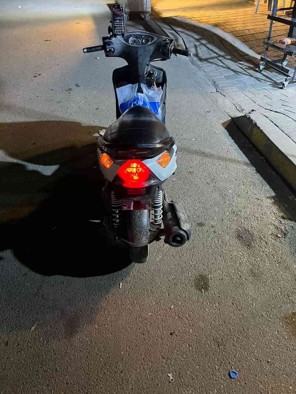 السلام عليكم ثعلب للبيع الدراجه بلاديه كلشي بلادي بيها بيها منضومه زنون عالي ناصي بيها سويجات ثنين اوراق كامله مكينه برغي مامبدل بيها جيب فيتر وتعال افحص كهربائيات كلها شغاله الدراجه ناشف وبلاديه الي يحب للستفسار  *********** سجاد
