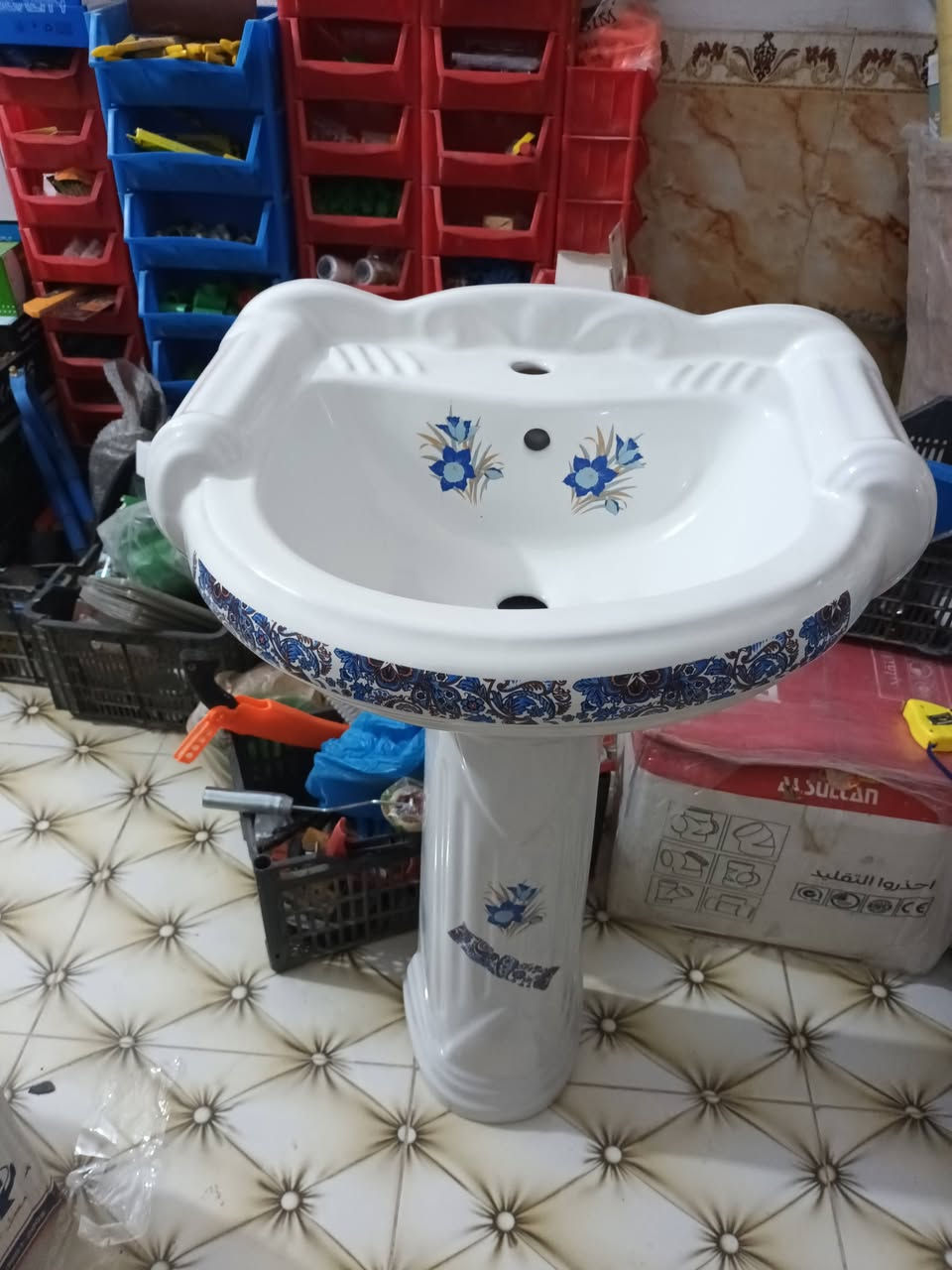 سوق الشيوخ حي العسكري شارع المحوله ثاني فرع على يسارك بساحه
***********
