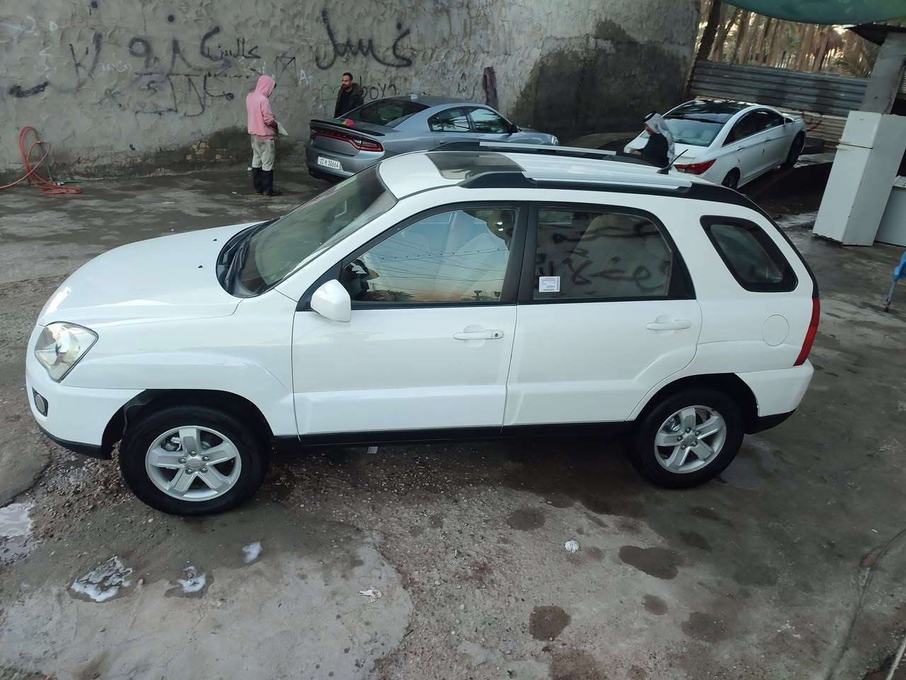 السلام عليكم
للبيع كيا سبورتج موديل 2009 خليجي داخل بيجي 

محرك كير حداديه جدد مكفولات.   حجم المحرك (2000) 

تبريد ثلج تدفئه تخم تاير سياره كامله مابيها نقص ابد 

فول مواصفات.   1

فتحه 

داخل بيجي صاج 

شاشه كامره 

حساسات 

دسك امامي خلفي 

السياره مكفوله من الضربه والفتح بيها جاملغ امامي ايسر وباب السائق ملاونين وياه شرط بدون فتح اثر شخط  والباقي كفاله 

رقم بابل الماني سنويه مجدده لل2028 تحويل باي وقت 

السعر 112 وبيها مجال جدآ بسيط 

مكانها بابل مركز المدينه 

للاستفسار الاتصال على الرقم التالي 

***********
