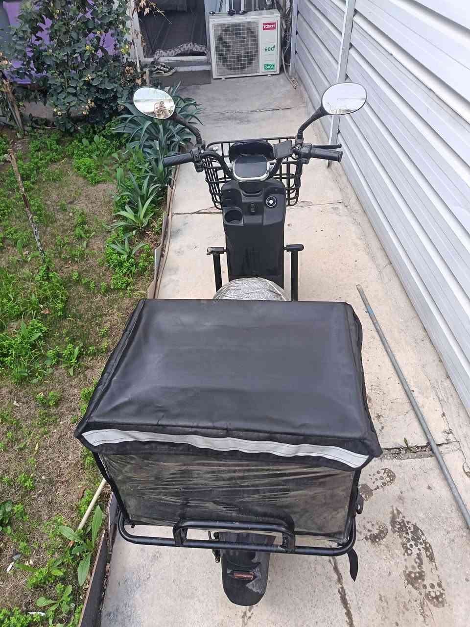 دراجة شحن ٦ بطاريات كاملة ونضيفة سعرها ٤٠٠ جهاز عن بعد الشحن كلش زين المكان المرخ هاتف ***********
