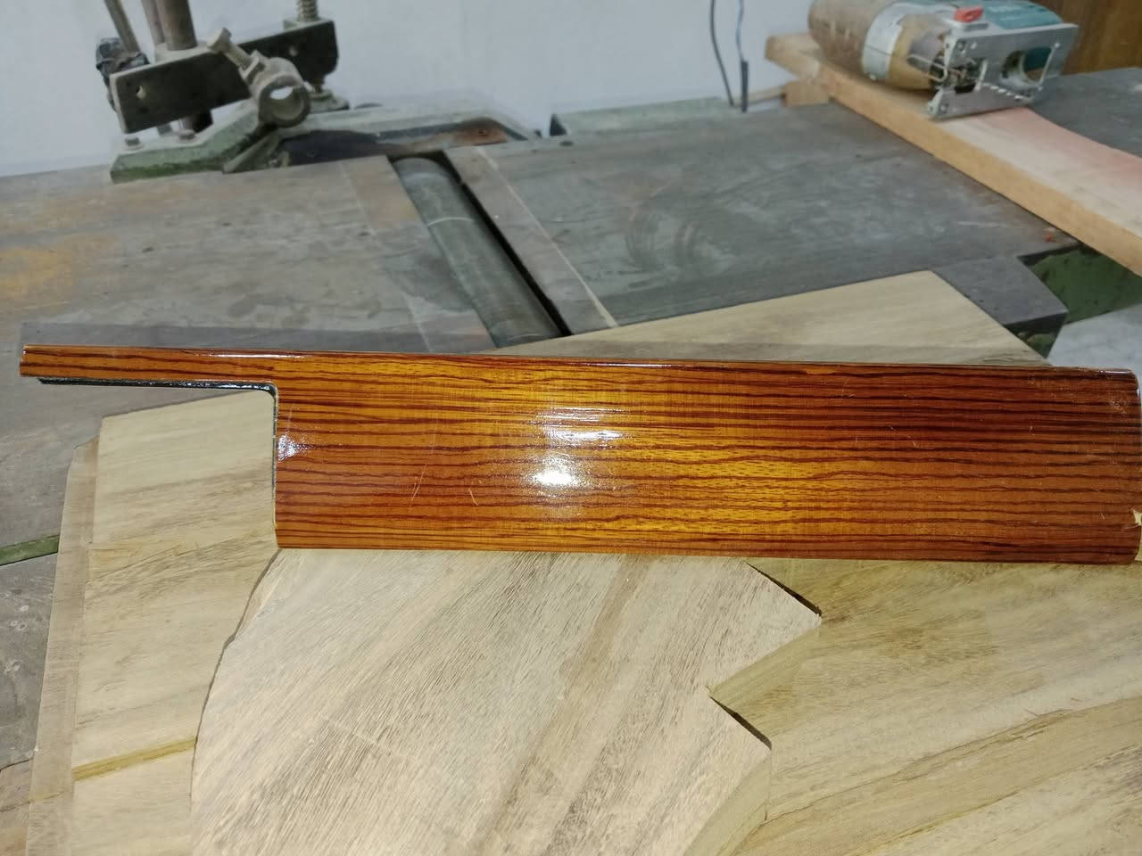 نجاره الخفاجي عمل دب و جانبو اعمل صبغ وكشره  انسب الشعار  مكاني نجف كوفه قرب جسر الامام علي مجاور عمر الطريحي ***********
