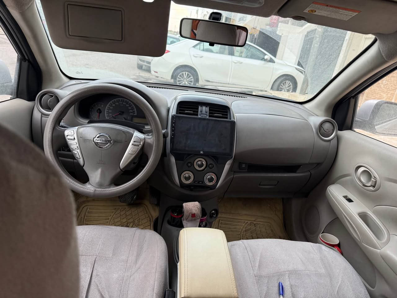 نیسان سنی هیندی ٢٠١٦
حیزام سبوغ دەعمی قورسی نیە 
١٦٦ كلم رۆیشتیە سەیارەكە ماندی نەكرایە
هەموو شتێك بەشەرت چركەی تێدانیە 
سەنەوی نوێیە بەناوكردن بەشەرت
شاشە و كامیرا و سوكان ڤۆلیۆم یەدە نیكل
داوای ٨٢ معامەلەیەكی كەمی تێدایە 
*********** أربيل, العراق
