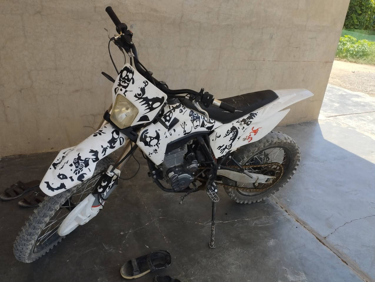 السلام عليكم قفاز Crx موديل 25 محرك كبس ماضروب عليه اصبانه سعر 900بي مجال للجيه يرهم مراوس ويه فرق او اروس ويه 24او 25فقط او كون شي نضيف هاتف ***********

