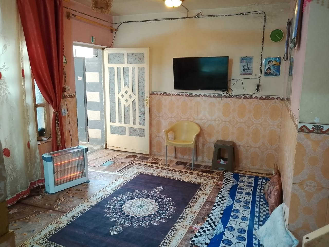 السلام عليكم 
دار للبيع مساحه 100متر طابو زراعي سند 25 قريب على الامام الحمزه يبعد عن الامام 300متر الموقع فرع عدي السعدي ابو الشتايكر الشوراع تبليط مع مجاري داخليه و خارجيه البيت مكون من طابقين الطابق الارضي صاله +استقبال+ غرفه + مطبخ +حمام داخلي الطابق الثاني بي غرفه ومخزن للغراض السعر 45 وبي مجال أن شاء الله .
للاستفسار على هذا الرقم ***********
