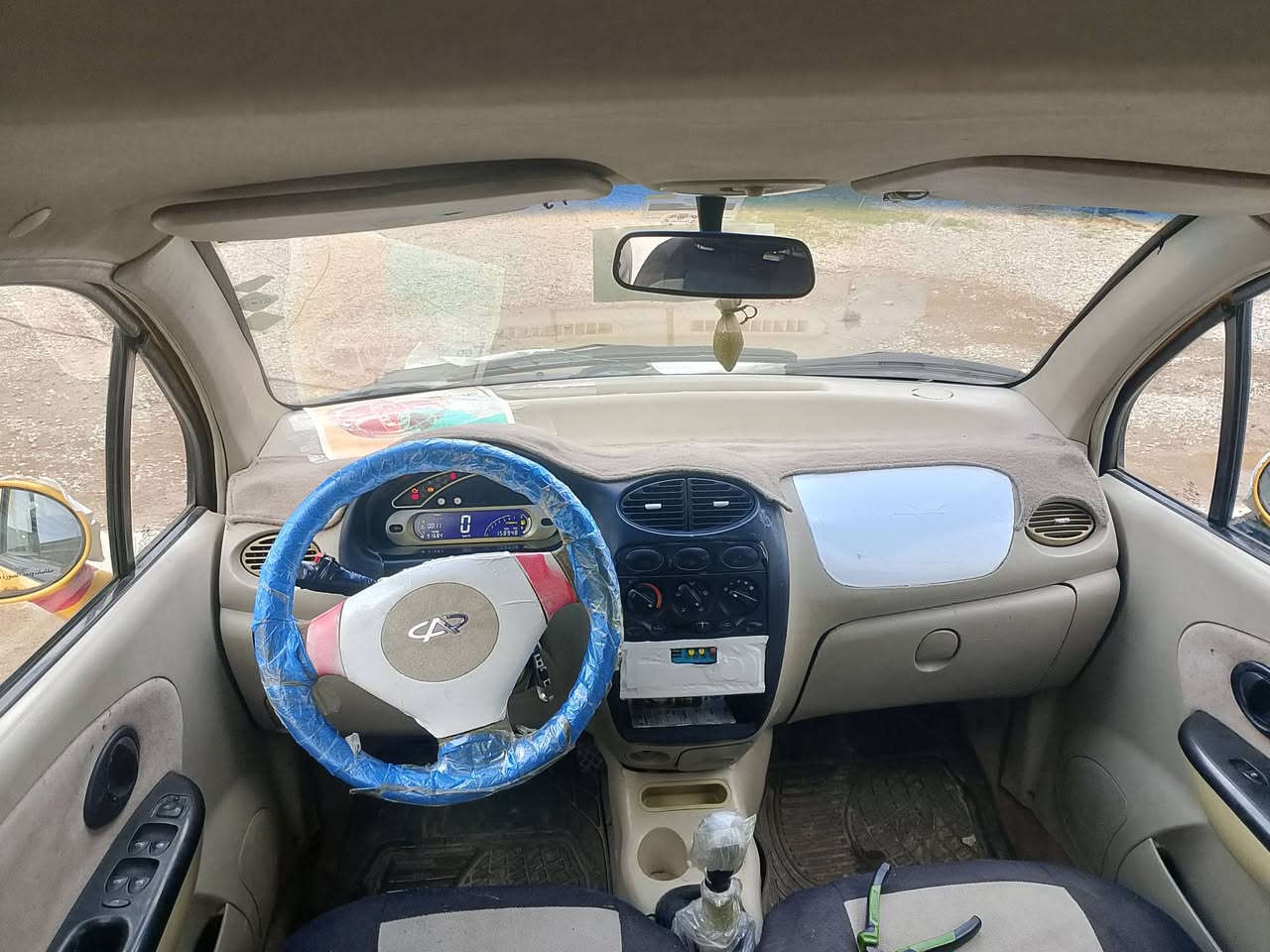 للبيع كوكو 2011 فول مواصفات بس كيرعادي  طخم تاير جديد باتري جديد تبريد وتدفئه  سيارة مكفوله جاهزه سنويه 23 عظم  رقم موبايل.. اسيا..*********** كورك ..***********سعر 25بي مجال
