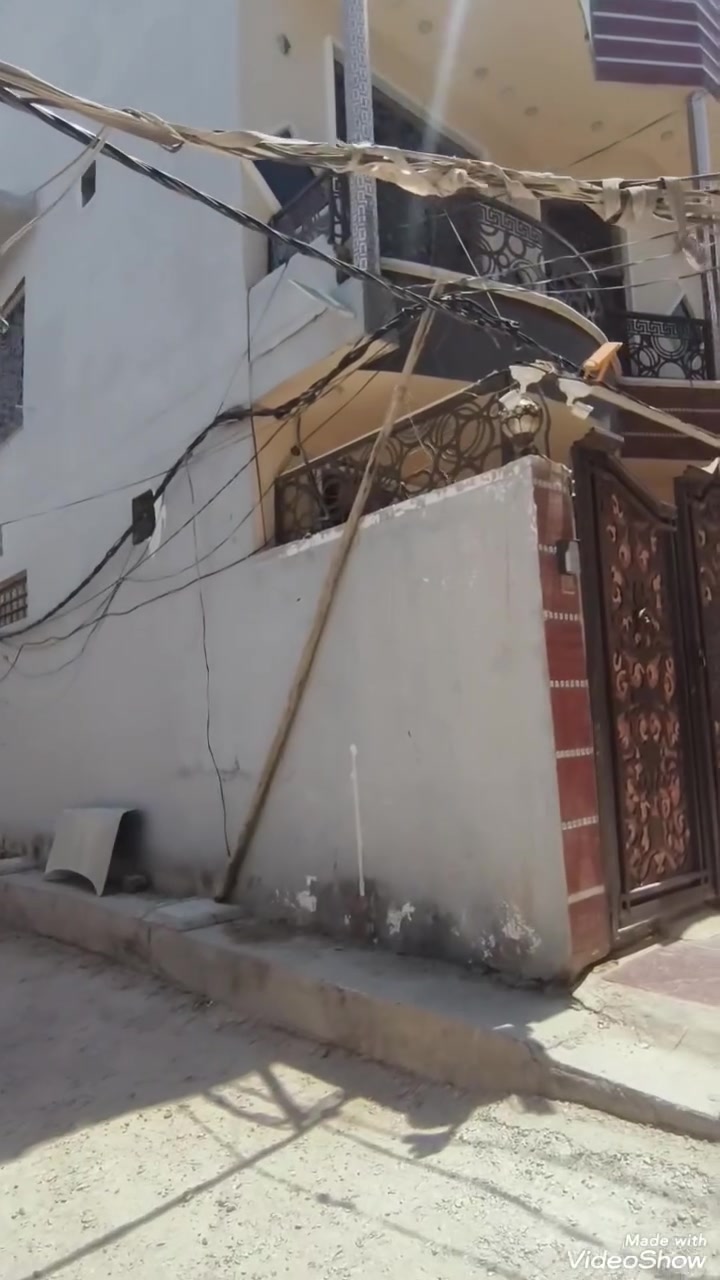 بيت للإيجار طابقين الأرضي يتكون من غرفه وستقبال ومطبخ وصحيات داخل وخارج وطارمه
الطابق الثاني إلي هوى شقه تتكون من غرفه وصاله ومطبخ ومجمع صحيات
للإيجار للإيجار 
العنوان السراي قرب شارع المصورين
قرب الطليعه مكان بوسط السوك وايجار مانسب جداً
لاتصال ‏‪***********‬‏
