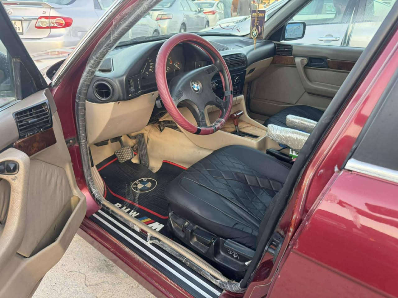 السلام عليكم ...اقره التفاصيل كله وراسلني او اتصل
بيع سريع بسبب ضرف الله يكفيكم الشر 

BMW 525i 🇩🇪 

                                                                  طراز 1990 أصل  

سنوية لغاية 2030 باسمي رقم سليمانيه 

مكينه مسكر عدل (كبس)

مكينه وگير بشرط تبريد ثلج ❄️

داخله كلش حلو تلبيسه جلد من شركة BMW 

تخم اطارات جديده 

صدر امامي و خلفي بحاله جيده

تخم قايش ورولات جديد 

بنكه وراديتر وحاضن جديد

تخم بلك ونوزل وفيت بم وتخم صوندة مال بانزين كله جديد 

منظومه لايت زنون بالعالي 

تدفئه بالكشن كشن ميكانيك 

كامره بگ بالمرايه 

سستم صوت يخبل السعر المطلوب 52$ جنت عارضه ب59 بس بسبب ضرف نزلت السعر مكان السياره 

بغداد *********** 

ملاحظه 

السياره نقصه بس صبغ الدعاميه الخلفيه وركن الجاملغ وبيه السلف يضرب بوش نوبات
