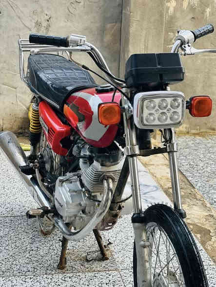 دراجه  ايراني  ادوات ادوات مكفوله عشاير
(مكينه  انتنس)
دراجه كامله مكمله
كهربائيات كلها شغاله
عينه
مكاني قضاء المدينه سعر ٤٢٥ وبيها للشراي (***********) وتساب
 اتصال  ***********
