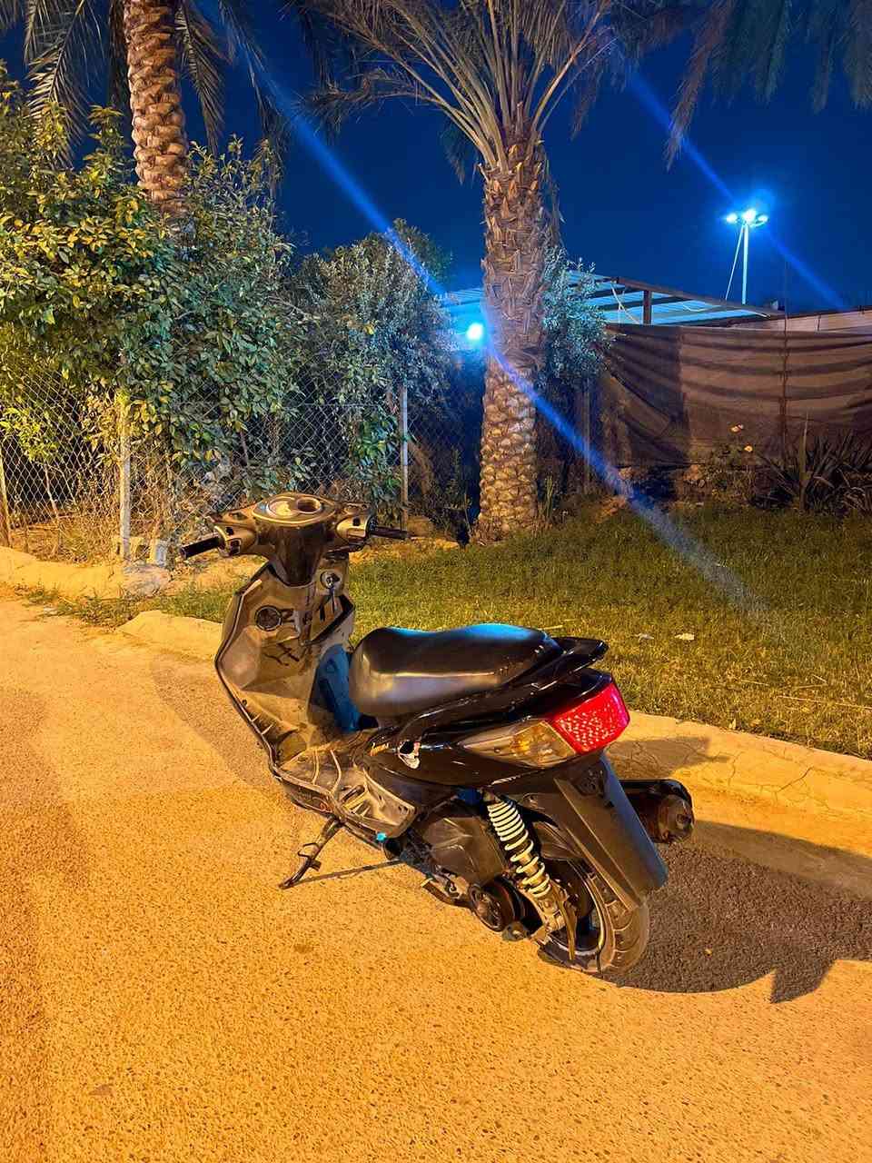 دراجه فحل مكينه خرسه  58بوشه لليموسي اصليه  شلعه و معدل هجم عليها ادامه عامه جويتر و نوزل و فيت بم و تايرات جدد و بنزات جديدكامله من كل النواحي نقص برغي ما بيها غراضها كلها موجوده  2012نوزل خطين السعر 650 وبيها مجال أو مراوس ب شي مرتب مكاني صليخ 600   الهاتف***********
