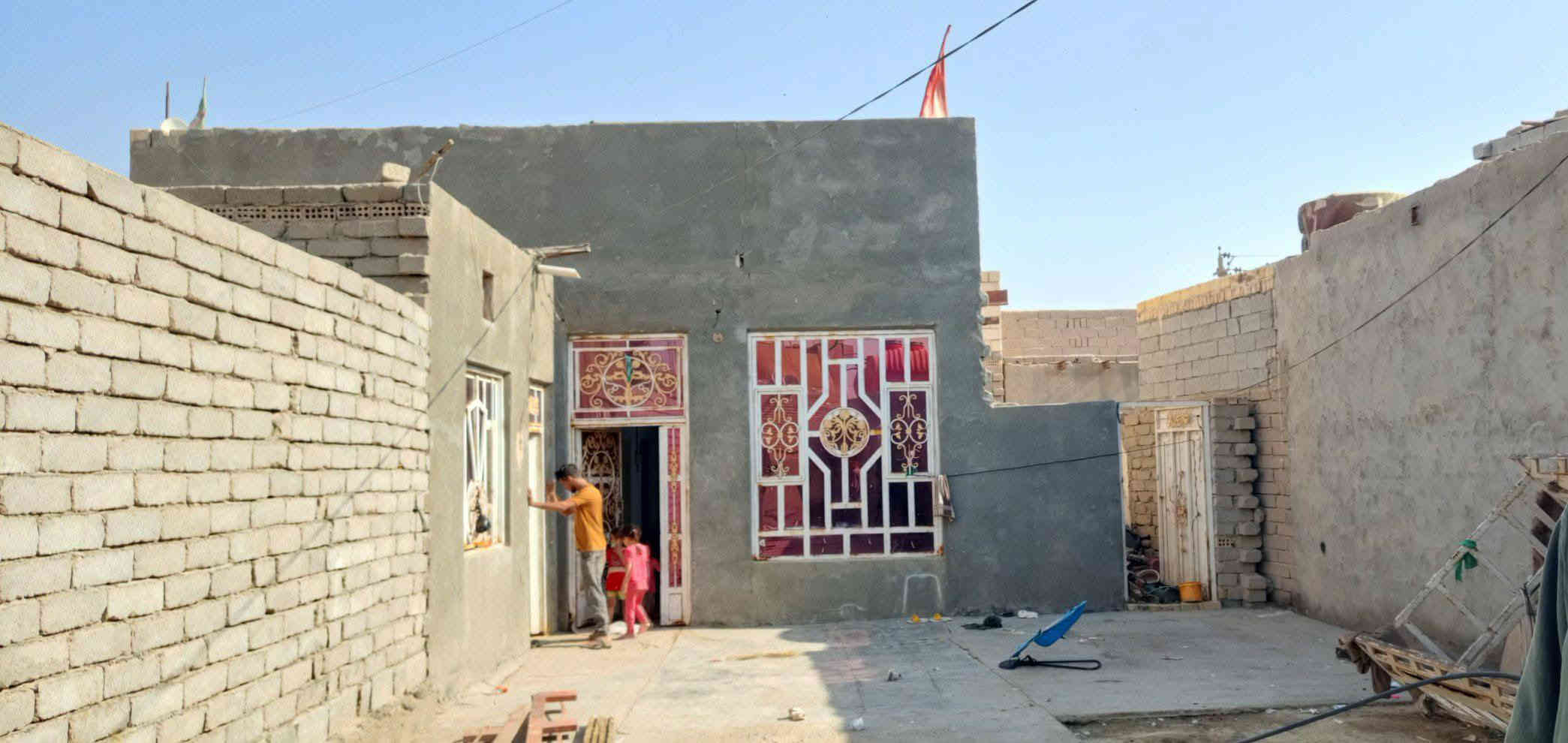 بيت طابو قرب مدرسه السجاد 
3 غرف وصاله 12 متر  ومطبخ وديوانيه عوزها عكاده وصحيات بيت جبير وجاهز 
350 متر 
السعر 70 وبيه مجال 
***********
