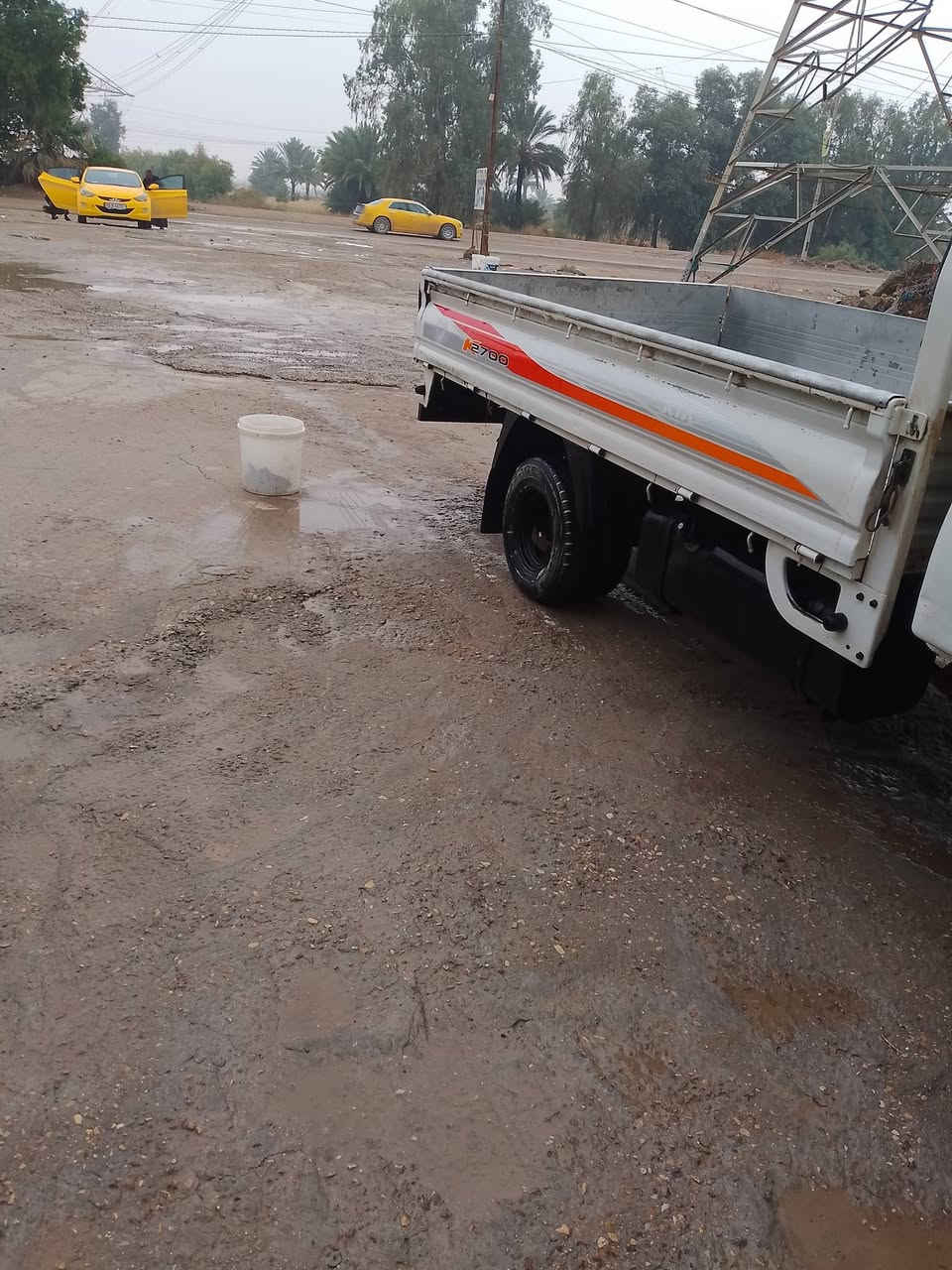 السلام عليكم كيا حمل مديل 13 سياره خير من الله مكفول للجميع كير من  من شاصي  سياره مكفول من مكينه تبريد شغال 
 سياره اشعار جديد سنويه جديده رقم دولي 
سياره باسمي 
مكان الديوانية 
***********
سعر خاص  
رقم سياره القادسية 
مو شراي لا علق
