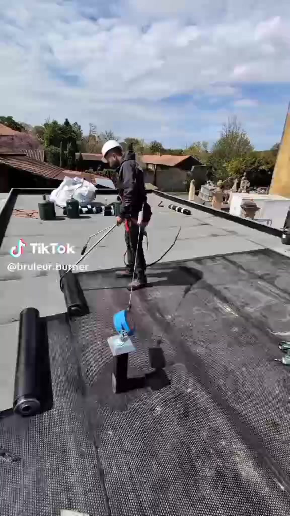 عمل ايزوكام للسطوح والجوانب ضد الرطوبه وتسرب الأمطار والحراره واشعه الشمس *********** *********** واتساب
