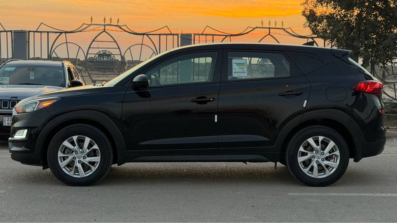 يالله توسان مديل 21 رقم بغداد مشروع وطني تحويل ثاني يوم السياره وارد امريكي كفاله عامه ضربه وصبغ وتبديل داخله مياه امطار وكلشي شغال مكينه وكير مامفتوحات كهربائيات كلها سليمه وشغاله السياره كلش جديده ماشيه 42m مكان السياره بصره السعر 157 وبيها شي بصيط 
الهاتف *********** البصرة, العراق
