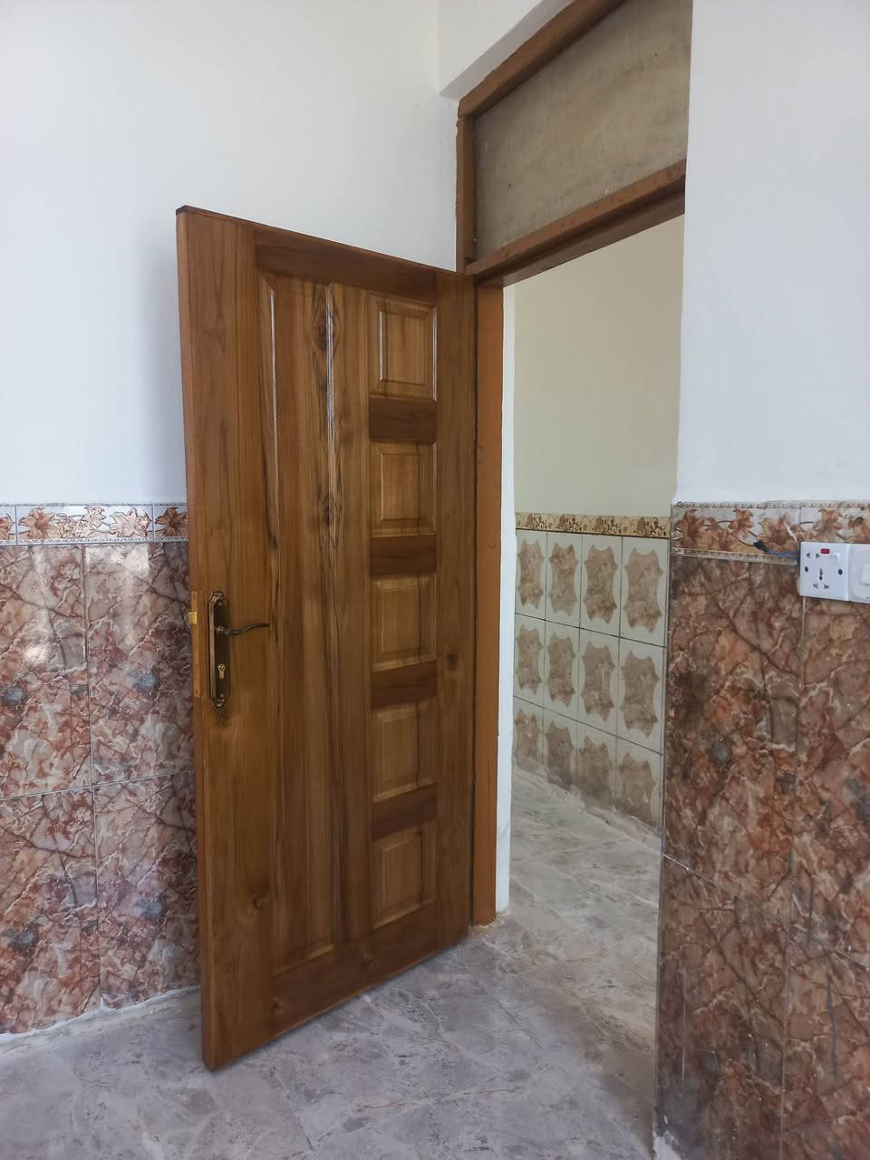 للبيع مشتمل 60 متر مربع مدخلين بل الحسينيه طابو ملك صرف 
منطقت 26 بدايت شارع ابو سمير على الساحه قرب مدرسه الشمس يحتوي على استقبال ومطبخ وحولي وغرفه وخدمات نضيف جدن 

البيت جاهزة للسكن 

المنطقه خدمات كامله 

الاستفسار 

***********
