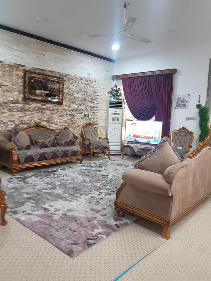 السلام عليكم بيت للبيع 250م طابو زراعي سند25 بدايه سده دور النفط اول فرع المنطقه المشموله بخدمات الجهد الهندسي حاليا ماء ومجاري على الدوله عرض الشارع 10 م البيت طابق واحد غرفتين وصاله جبيره وصحيات استقبال مطبخ مناور الطابق الثاني غرفتين بناء جاهز داخليات سطحين امامي وخلفي كونكريت البيت جديد حاليا فارغ للاستفسار الاتصال على الرقم ***********
