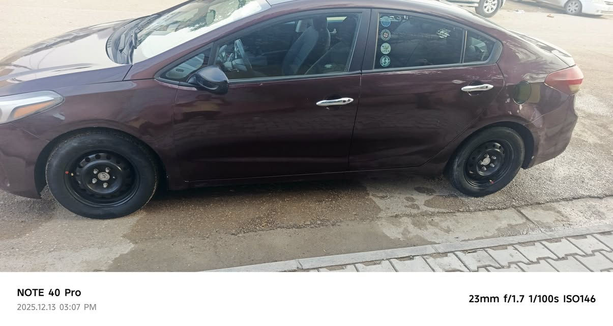 للبيع او المراوس كيا فورتي 2017 رقم واسط دولي باسمي وارد امريكي حادثه جاملغ خلفي فقط وبيه كلير ٤قطع ابيع حزام حتى لا اتبعك ولا اتعبني اكفله من كلبه وضربه وتجيه سياره بيه كلير مجرد شخوط 
مكينه مبدل بيه راجز فقط والراجز القديم عندي 
صدر نضيف تبريد نهاية الصيف بدلته 
السياره احلى من الصور 
ماشيه 121 ميل 
مكاني الكوت حي الجهاد 
السعر ١٠٠ وبيه مجال 
***********
