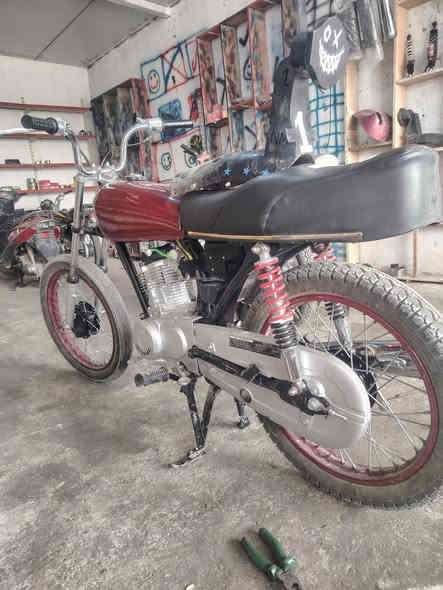 سلام عليكم 🌹
دراجه لبيع كلك مكفوله من سرقه   محرك انتنس مبدل فقط ولفات تعمير كله جديد صبغ تانكي دم الغزال  السعر 575 بيه مجال الرقم *********** متواجد خاص
