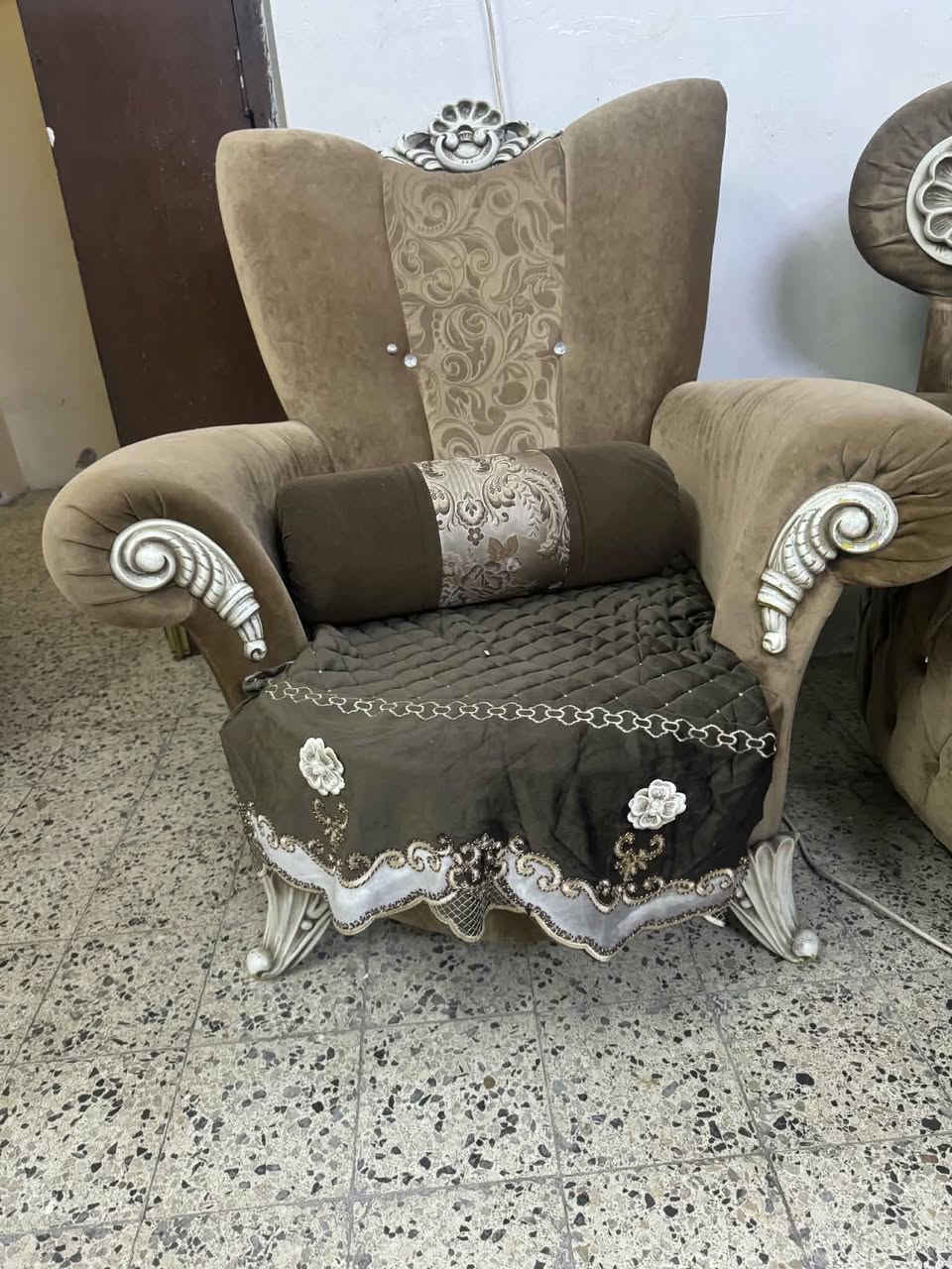 طخم اثنين كبار واحد وسط وكراسي مفرد اثنين مع ميز دائري خمس قطع مع كوشات🤭
المكان  موصل /حي نركال🤍


**إذا كنت صاحب هذا الإعلان وتريد حذفه لأي سبب، رجاءا أرسل رسالة إلى الدعم الفني**