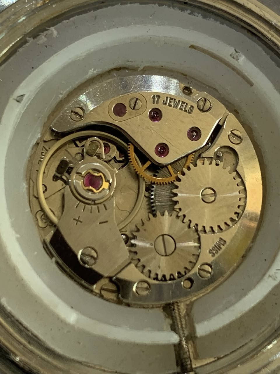 السلام عليكم للبيع ساعة ميشيل هيربلين فرنسي مكينة نصب سويسري نظافة ممتازة الابعاد العرض ٣٦ مع الزمبلك  والطول ٣٩السعر ١٠٠ الف @highlight


**إذا كنت صاحب هذا الإعلان وتريد حذفه لأي سبب، رجاءا أرسل رسالة إلى الدعم الفني**