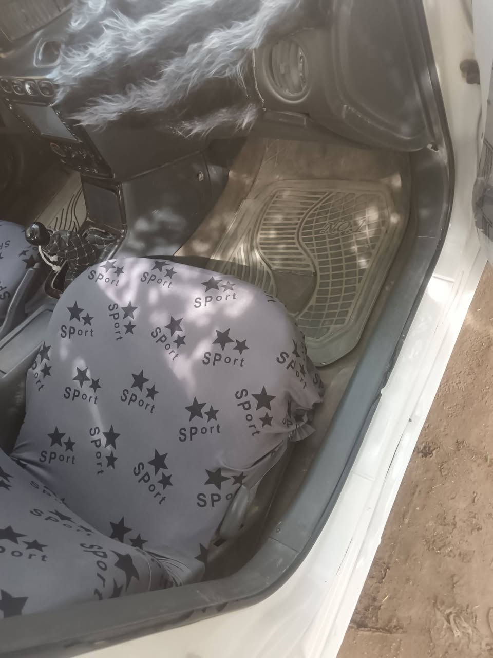 دايو الكنزه للبيع موديل 2001رقم بابل انكليزي سنويه 2030 مصبوغه عام جماليه مكفوله من الضربه ولكص ولكلبه كير عادي محرك مسكر كير مكينه مكفولات تخم تاير جديد صدر أمامي خلفي جديد غرفه جديده كهربائيات كله شغاله تبريد منضومه جديده بس غاز شرط تحويل السعر 35 وبيه مجال مكان بابل لاتصال ***********
