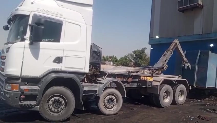 سياره موديل 2016 سكانيا سياره جاهزه للشغل وهي تشتغل بمكبس الدوره والسياره دواخرها جديده‏‪‪***********‬‬‏تفاصيل على هذا الرقم
