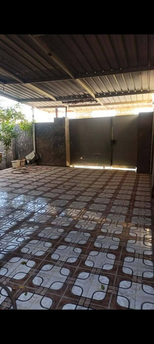 سلام عليكم. بيت حي 17. قرب المدرسه  الهند المفلشه للبيع فقط 
طابو صرف مساحته 200 متر  واجه 11 طابق واحد 
غرفتين نوم 5x5  وهول ومطبخ وستقبل كبير 
وصاله البيت جاهز وحديقه. والكراج  
السعر 183 وبي مجال 
اتصل على الرقم ‭٠٧٧٣ ٦٣١ ٧٧٥٢
