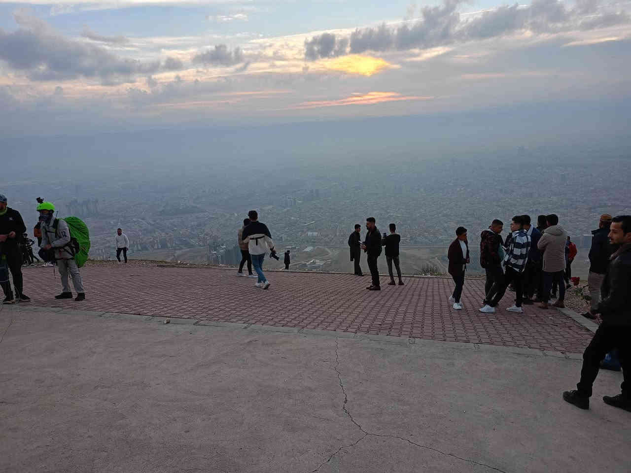 على بركة الله 
نعلن عن رحلة سياحية رأس السنه  من قضاء الدور الى شمالنا الحبيب و تحديداً الى محافظة السليمانية بمناسبة رأس السنه وذلك يوم الاربعاء الموافق 31 /12/ 2025
لمدة يوم واحد بسعر #25الف ذهاب واياب فقط" الذهاب عصر يوم الأربعاء واذا صادف عطله يكون الانطلاق صباحاً  والعودة يوم الخميس مسائاً "  حسب الوقت المتاح وحسب البرنامج السياحي ( مجدي مول _ فاملي مول _ جافي لاند-سوق السليمانية الكبير _جبل ازمر 
((اللى طلع ويانه سابقاً شاف المصداقيه وشاف شلون كانت اللمه الحلوه والونسه للعوائل والشباب ))
#اضافه سيارات خاصه للعوائل 
التسجيل يكون حصراً يم مهند رفعت 
للحجز و الاستفسار الاتصال 
مهند رفعت -***********
