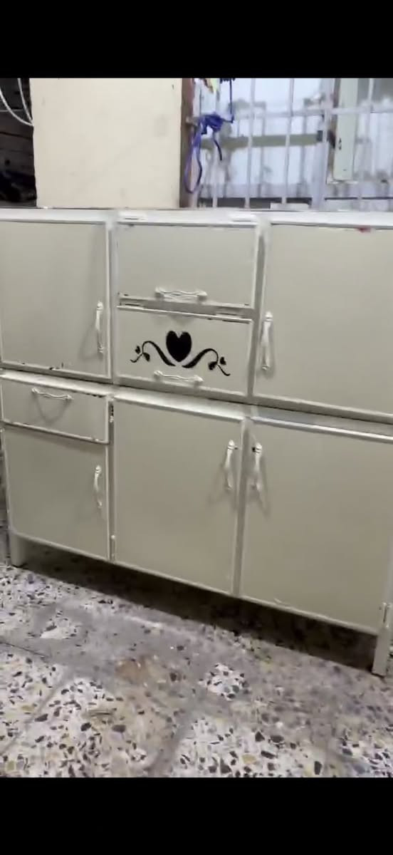 طباخ جديد وكاونترمستعمل بس نضيف ثنينهن ب٢٠٠قفل***********الشراي يتصل ع هذا الرقم مكلفة بالنشر
