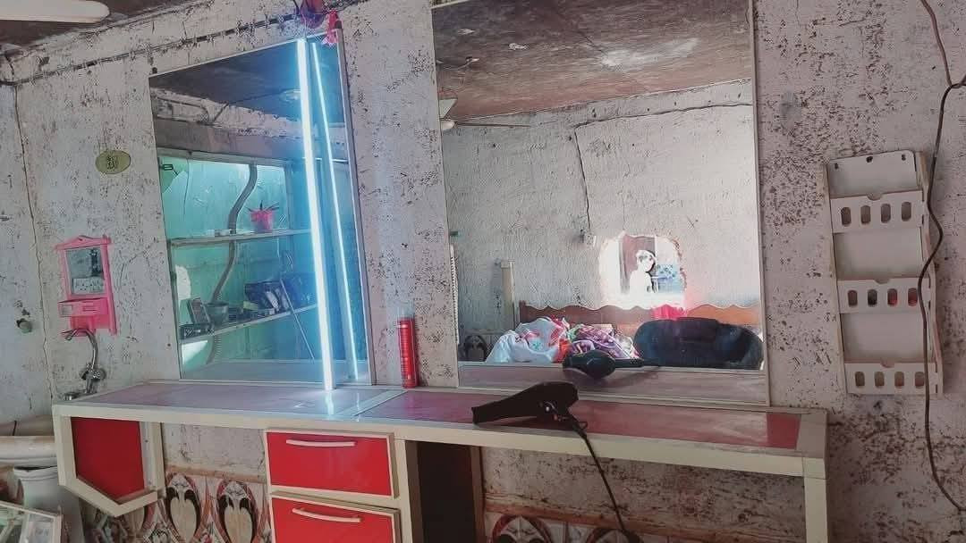 ميز حلاقه المنيوم تفصال الاصلي شرط بجيس بعده وكرسي التاج الاصلي ..ثنينهن ب150 الف فقط 
*********** مكاني النصر
