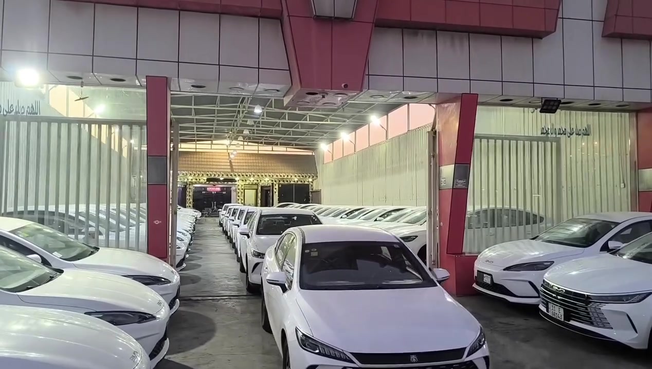 🚘 سيارات بي واي دي 2025 بلكن هايبرد 🚘
✨ زيرو بالكامل ✨
تعلن شركة حازم حياوي لتجارة السيارات عن عروضه لبيع سيارات بي واي دي 2025 بمختلف الأنواع والفئات وبأفضل الأسعار:
✅ كن بلاس
✅ سيل فايف
✅ دستروير
✔️ البيع بالجملة والمفرد
✔️ سيارات زيرو بالكامل
✔️ بلكن هايبرد اقتصادية جداً في استهلاك الوقود
✔️ تجهيز فوري وتسليم مباشر 

🏢 شركة حازم حياوي لتجارة السيارات
✨ عروضنا حقيقية… أساسها النظافة والمصداقية والشفافية في التعامل ✨

📞 للحجز والاستفسار: *********** اسيا 
***********  زين 
📍 العنوان: بغداد / الحبيبية / مقابل ملعب المدينة الدولي
⏰ لضيق الوقت نعتذر عن عدم الرد على التعليقات.
📞 نستقبل اتصالاتكم واستفساراتكم يومياً من الساعة 10:00 صباحاً ولغاية الساعة 10:00 مساءً.
🌹 مع تحيات شركة حازم حياوي لتجارة السيارات 🌹
