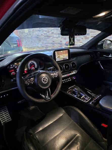 كيا ستنگر 2018 GT
4 سلندر 
فول مواصفات للاخير كلشي بيها
بنوراما داتا شو كشنات حضن سستم سماعات كشنات خزن تدفأه وتبريد
رادارات جانبيه واماميه وبعد كلش هواي مواصفات
حادث السياره بسيط جاملغ وبنيد قطعه صغيره يعني 
السعر 153
***********
