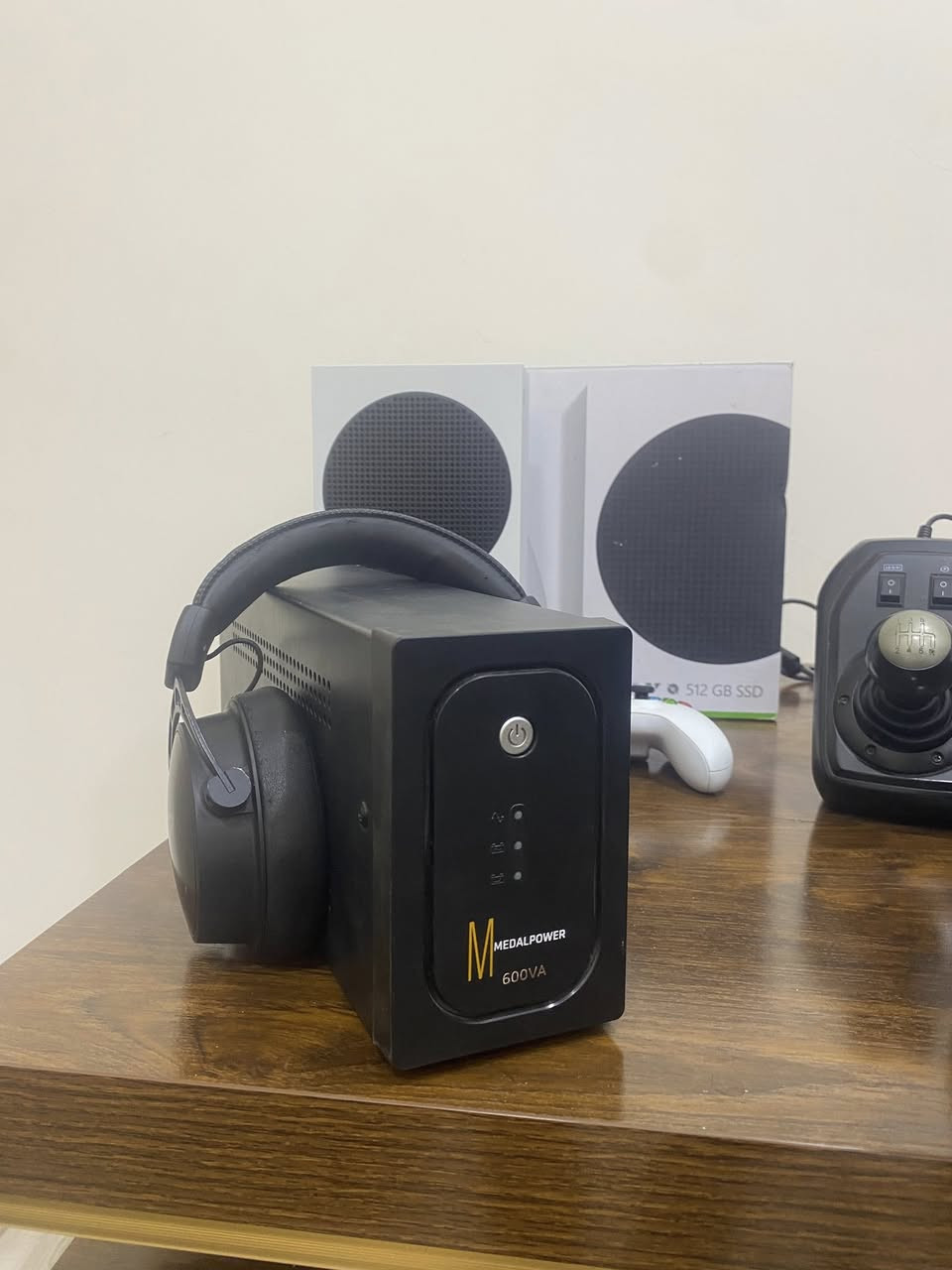 سلام عليكم
أكس بوكس سيريس أس 
ذأكرة 512 
استعمال أقل الأسبوعين 
وياه جوستك أصلي 
استيرن pxn 
كير عادي
دواسات 
سماعة هايبر اكس
يو بي اس 600VA 
بي اشتراك كيم باس شهرين
الألعاب الي بي GTA5 فيفا 2025 فورزا 
وياه ميز كيمنك وكرسي كيمنك تدليك واناره 
السعر خاص 

*********** واتساب فقط
