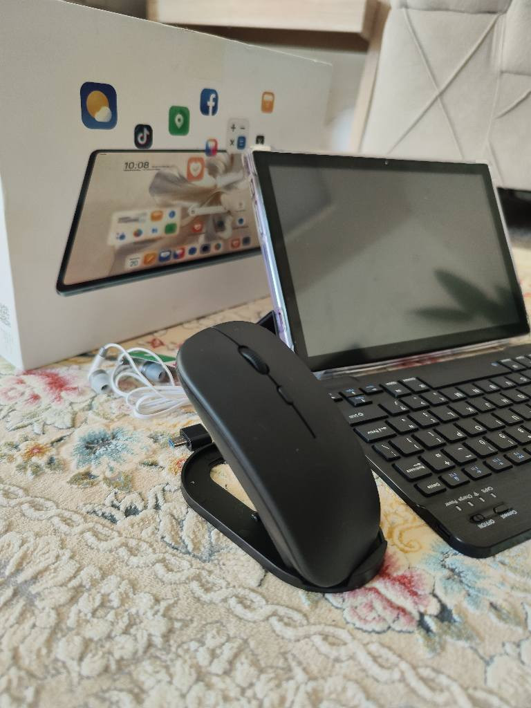 128 gb ram 6 
هەموو شتێکی لەگەڵە کیبۆرد و ماوس و قەڵەم 
نوێیە 
سعری تەنها 85 دار بنديهكان, السليمانية


**إذا كنت صاحب هذا الإعلان وتريد حذفه لأي سبب، رجاءا أرسل رسالة إلى الدعم الفني**