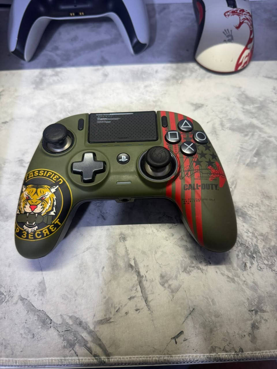 🔥 للبيع – جوستك Nacon Revolution Pro Controller إصدار Call of Duty 🔥 مستخدم قليل حبايب 
🎮 جوستك احترافي أصلي من Nacon إصدار Call of Duty المميز.
✅ مناسب للبلايستيشن 4 والبي سي (PC).
✅ بيه أزرار خلفية قابلة للتخصيص.
✅ تحكم احترافي وسرعة استجابة عالية.
✅ يجي وياه القطعة الأصلية ولحافضه
✅ حالته نظيفة وشغال بدون مشاكل.
📍 تجي تفحصها يمي وتدلل
💰 السعر: 60 الف


**إذا كنت صاحب هذا الإعلان وتريد حذفه لأي سبب، رجاءا أرسل رسالة إلى الدعم الفني**