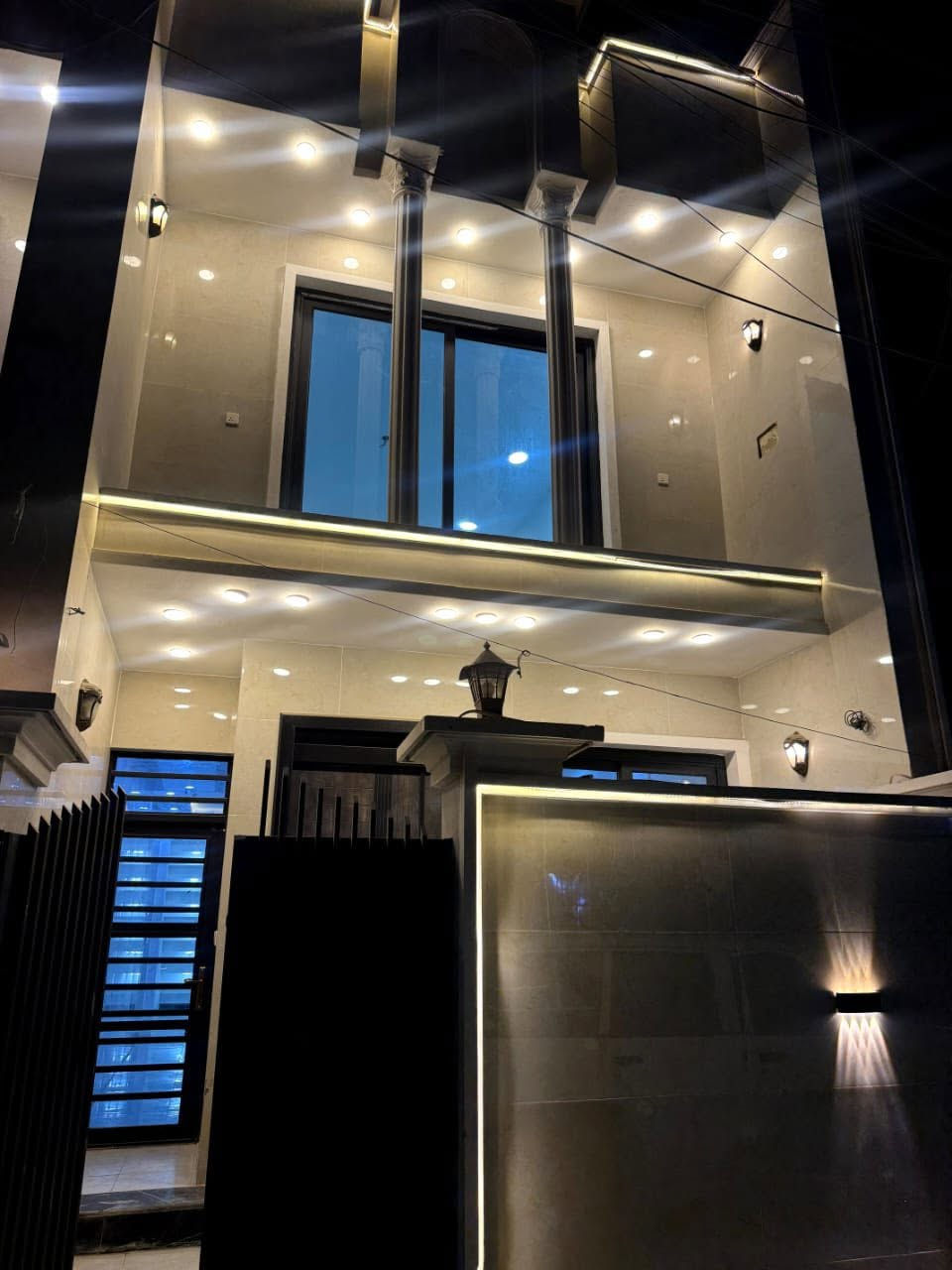 السلام عليكم
بيت بل  الدوره شارع 60 مساحه 100 متر تفاصيل الواجيه 7 م والنزال 15 متر يحتوي على اربعه غرف نوم  ثلاثه فوق سويت كامل

 واحده جوه خدمات كامله

 مشتمل اخر 75 متر بيت جديد درجه اولى 

ونتعامل بالمقاطعه 2/10/3/10/

الاستفسار بمراسله الصفحه

 او اتصال بارقام التاليه ***********

***********

***********

