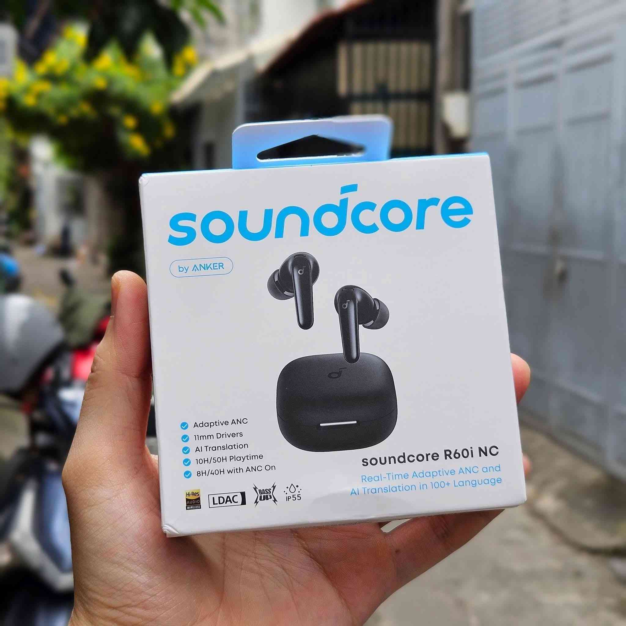 ✈️🌍 لعشاق السفر والمغامرات…
بعد اليوم ما تحتاج تحمل مترجم وياك! 😍🔥

مع سماعة
✨ Anker Soundcore R60i NC ✨
صار التواصل أسهل من أي وقت مضى 🎧

🎙️ ميزة الترجمة الفورية بالذكاء الاصطناعي تدعم أكثر من 100 لغة حول العالم
حتى تقدر تتواصل، تفهم، وتسافر بثقة أكبر 🌏

💡 سواء بالمطار، السفر، الدراسة، الاجتماعات أو حتى التواصل مع أشخاص من دول مختلفة…
السماعة تساعدك بالترجمة الفورية بشكل سريع عبر التطبيق المدعوم 📲✨

🎧 مو بس ترجمة… هاي السماعة تقدم تجربة صوت احترافية متكاملة:

✅ عزل ضوضاء ذكي Adaptive ANC
يقلل الضوضاء المحيطة حتى تستمتع بصوت أوضح وراحة أكثر، خصوصاً أثناء السفر والطيران ✈️

✅ وضع الألعاب Gaming Mode 🎮⚡
استجابة أسرع وتقليل تأخير الصوت حتى تستمتع بالألعاب والفيديوهات بسلاسة أكبر.

✅ مزودة بـ 6 مايكات ذكية مع تقنية AI
حتى يكون صوتك واضح جداً أثناء المكالمات مع تقليل الضوضاء والهواء الخارجي 🎙️🔥

✅ صوت Hi-Res احترافي مع LDAC
تفاصيل صوت عالية الدقة وباس قوي لمحبي الجودة الحقيقية 🎶

🔋 بطارية قوية تدوم لفترات طويلة:
▪️ حتى 10 ساعات تشغيل بالسماعة الواحدة
▪️ وحتى 50 ساعة استخدام مع علبة الشحن 😍
▪️ ومع تشغيل العزل النشط ANC تدوم تقريباً:
8 ساعات للسماعات + حتى 40 ساعة مع العلبة.

⚡ شحن سريع:
فقط 10 دقائق شحن تعطيك تقريباً 3 ساعات تشغيل 🔥

✅ مقاومة للماء والغبار بمعيار IP55
مناسبة للسفر، الرياضة، والاستخدام اليومي 💪

📍 متوفرة لدى
مكتب علي الفرزدق للموبايل والحاسبات

🚚 توصيل إلى جميع المحافظات
📩 للاستفسار والأسعار راسل الصفحة مباشرة
***********
زورونا نتشرف بكم 
ديوانيه شارع المصورين مقابل مكتب السرعه اسفل صاله ماجد مرجون للحلاقة
