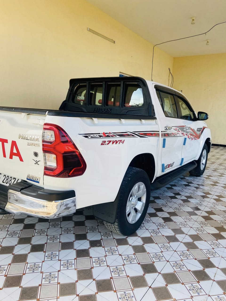 السلام عليكم 
للبيع هايلوكس فورويل 2024 كفاله عامه من الصبغ والتبديل بيها شبر بارد يم قبق البانزين فقط  سياره جديده ونضيفه استخدام شخصي ماشيه 47 الف دوشمه كامله فول مواصفات تبريد قطعتين رقم أربيل دولي الجديد باسم كردي تريد وكاله تريد تحويل سياره جديده وجاهزه على وضع الشركه مال جناي المكان واسط الزبيديه للاستفسار ***********
