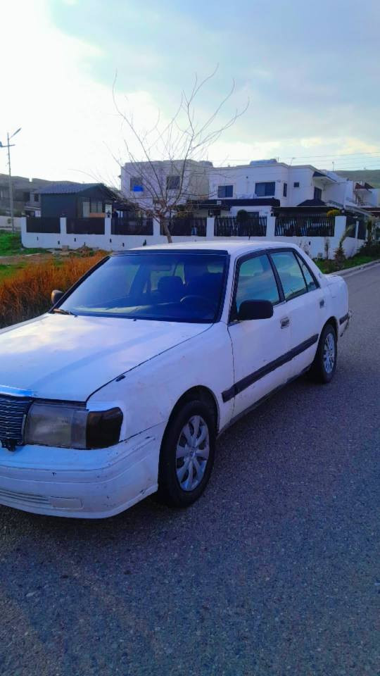 سلاوی خواتان لیبیت  تویتا کراون مودیل 1997 گێر، مەکینەی vvt  تۆماتیک واتا گێر و مەکینەی بەتە مرخوب سیارەکەی زۆر بی  مەسەرەف کەم بەنزین دەخوات  توند و تۆڵە ئی ماڵی خۆمانە  مەعرەزی نە دیووە  واتا ئی دەستی خۆمانە گێر و مەکینەی بەشەرت   100 ڤیتەر   سیارەکە  ماڵی دۆستە واتا بی سەزەتایە و کۆدێ بۆ دەکەری بی موشکیلە ڕەقەمیکی جوانیشی بە هەدیە لەگەڵە بۆ کود کردن سەعری 12 وەرەقە و معامەلە  لەشاری کۆیە   ژمارەی خاوەنی *********** كويسينجاك, أربيل
